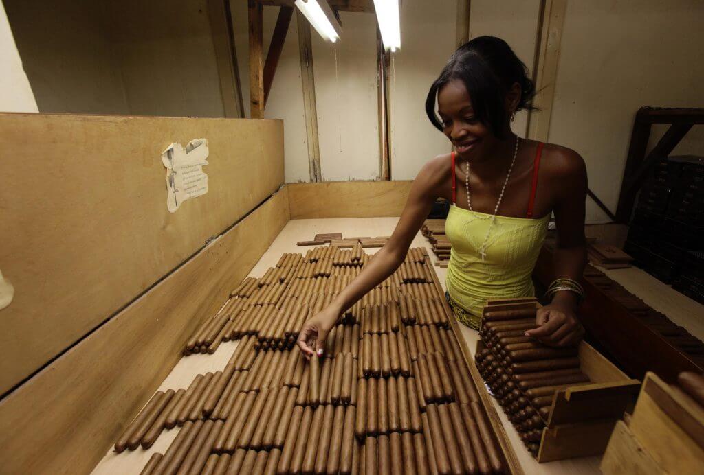 производят кубинские сигары