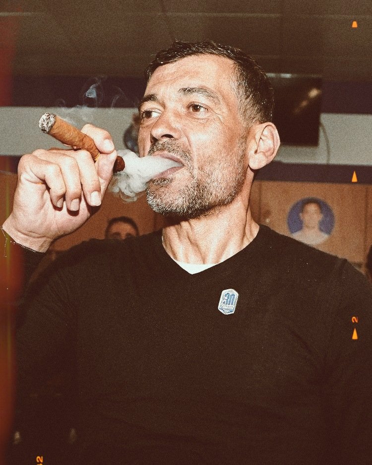 Сержіу Консейсау з сигарою